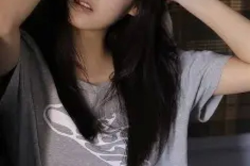 演员吴倩自曝被爸爸打掉牙齿不敢吐出来：我不敢吐出来直接吞下去了